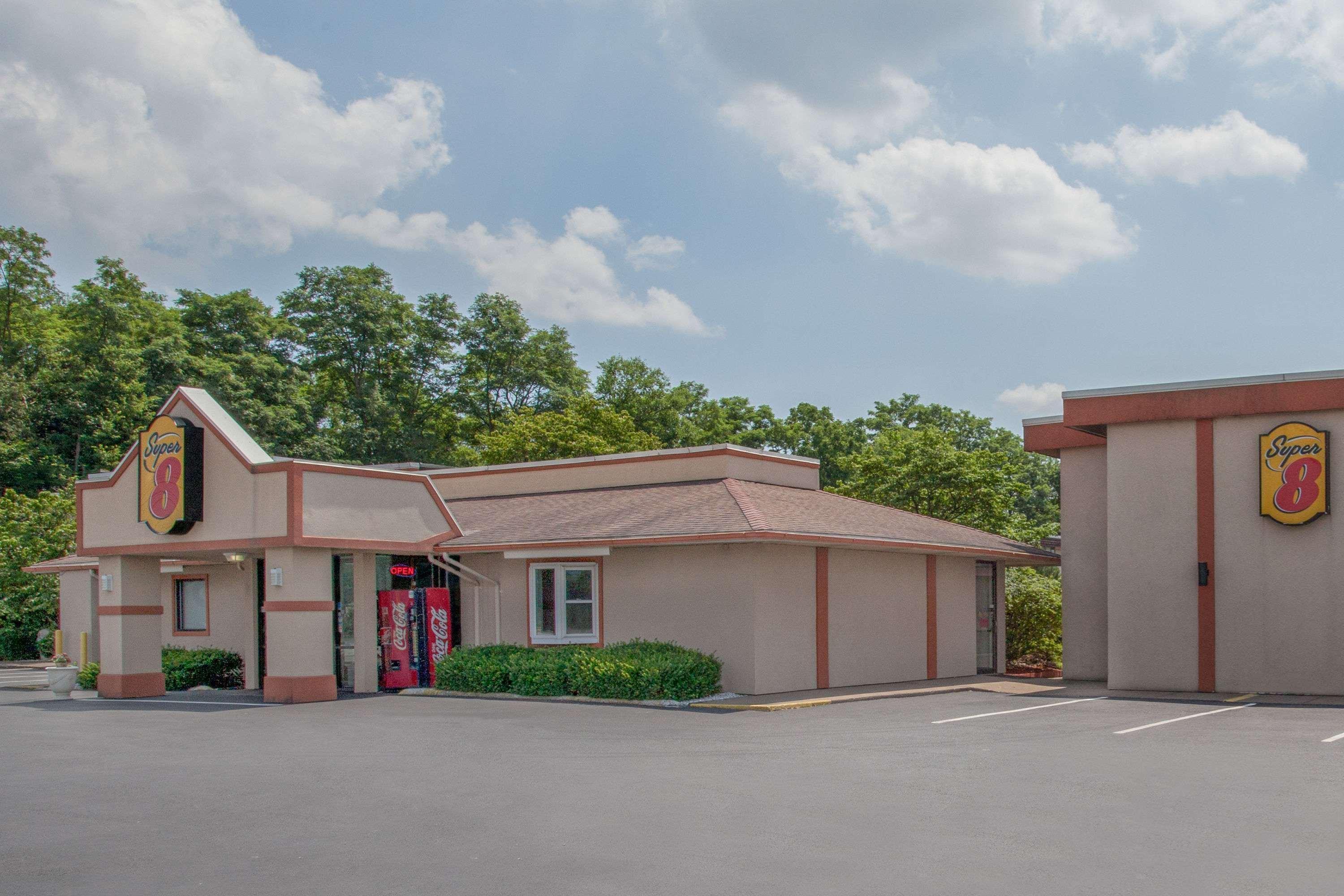 Super 8 By Wyndham Carlisle North Exterior foto